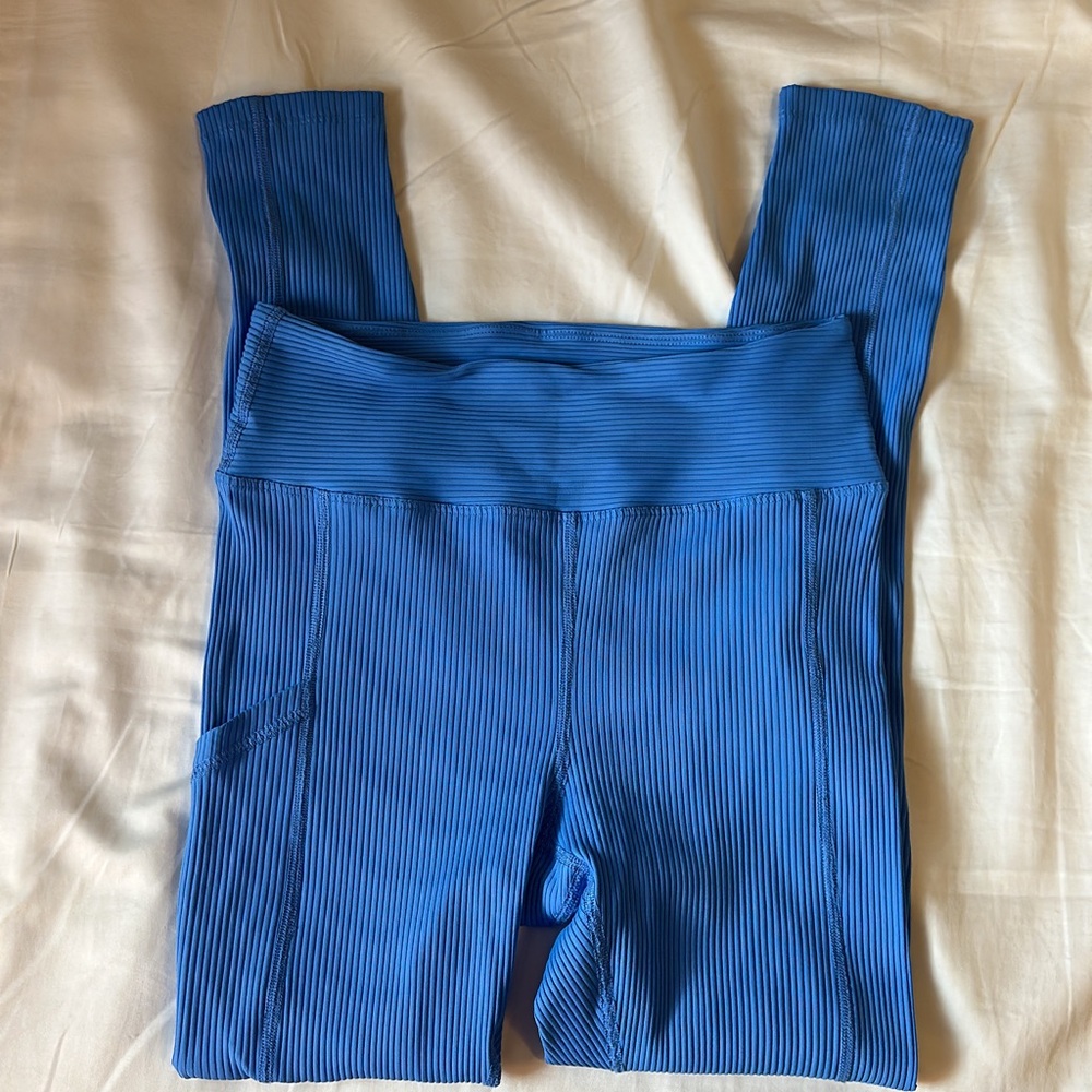 Year of ours blue ribbed legging with side pockets in size large